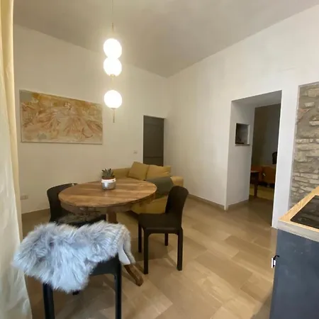 Duca Apartment *